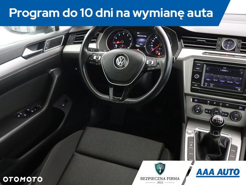 Volkswagen Passat - 9