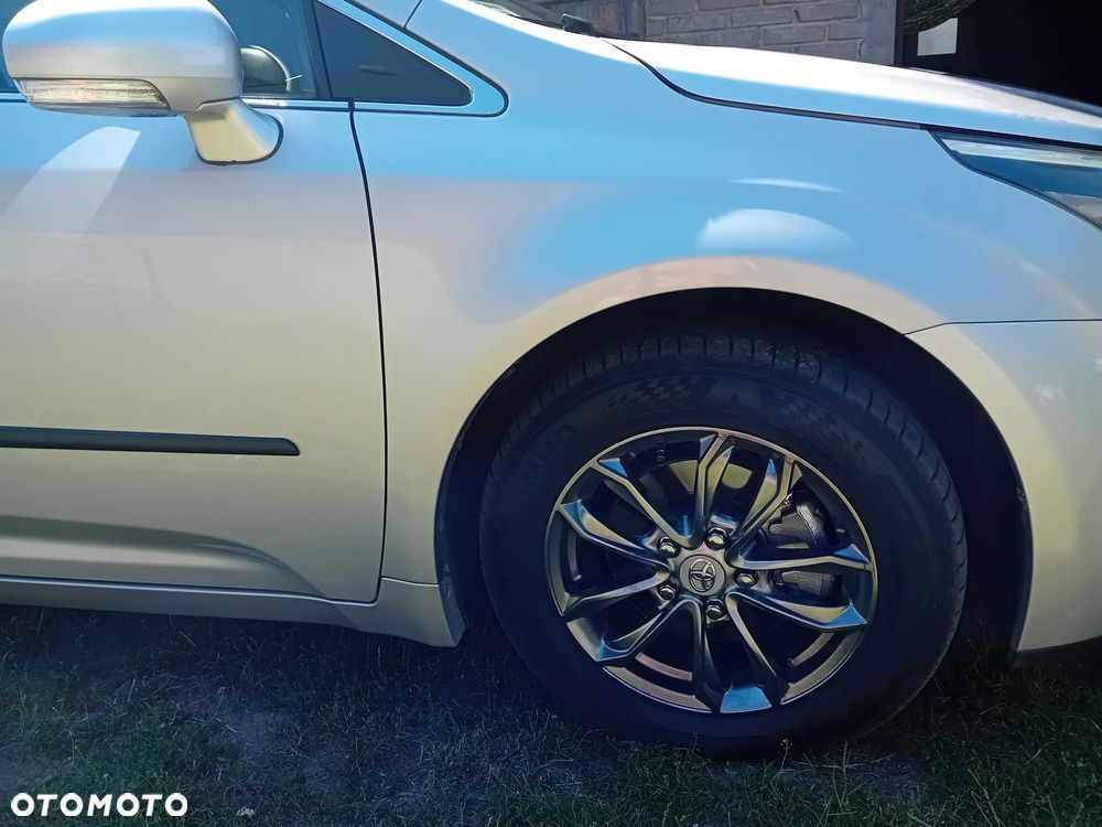 Toyota Avensis 1.8 Luna - 9