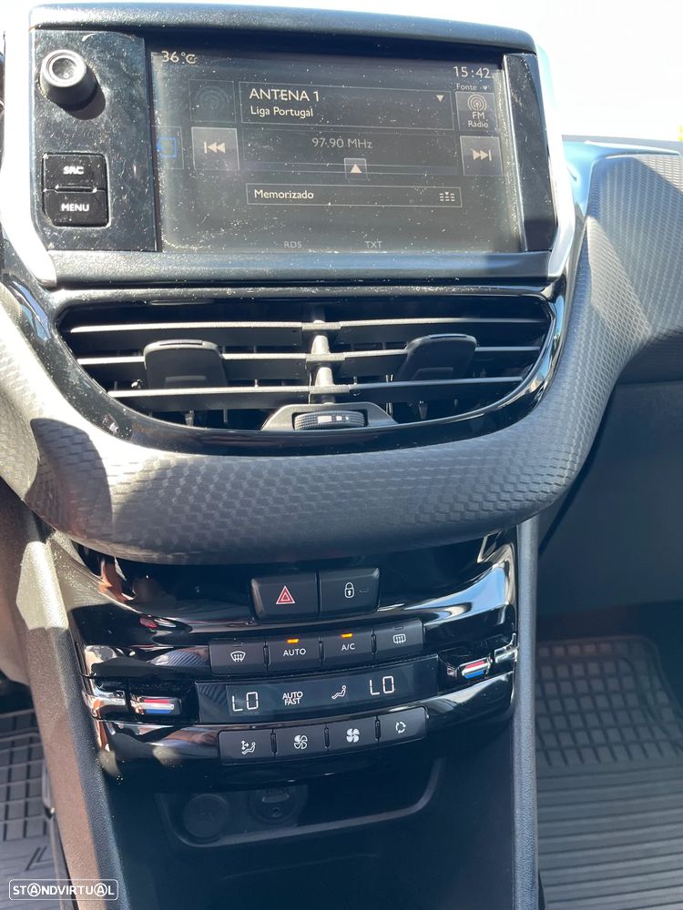 Peugeot 2008 1.6 BlueHDi Style - 16