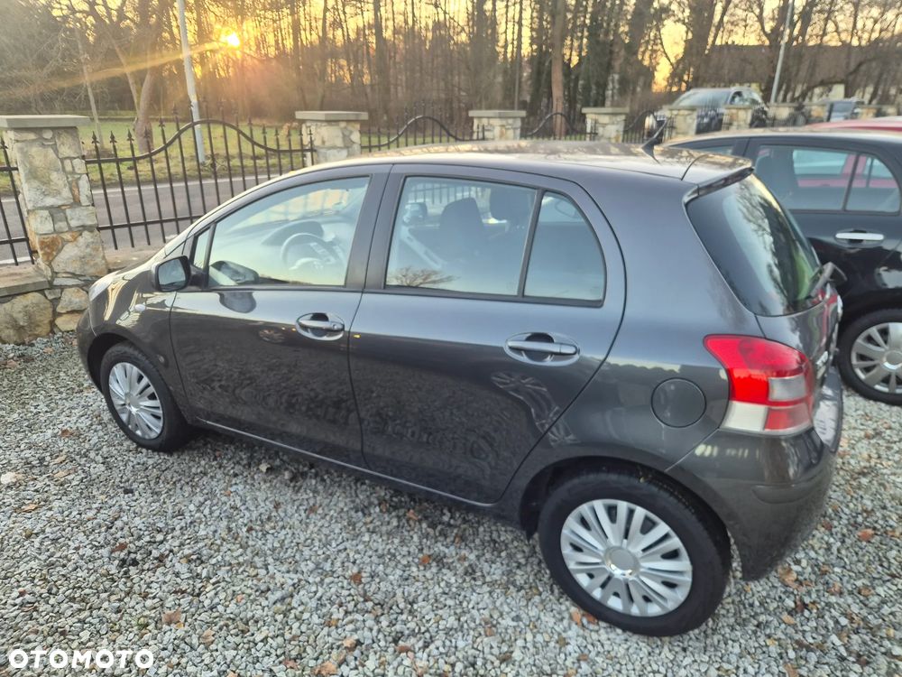 Toyota Yaris 1.33 VVT-i Executive - 3