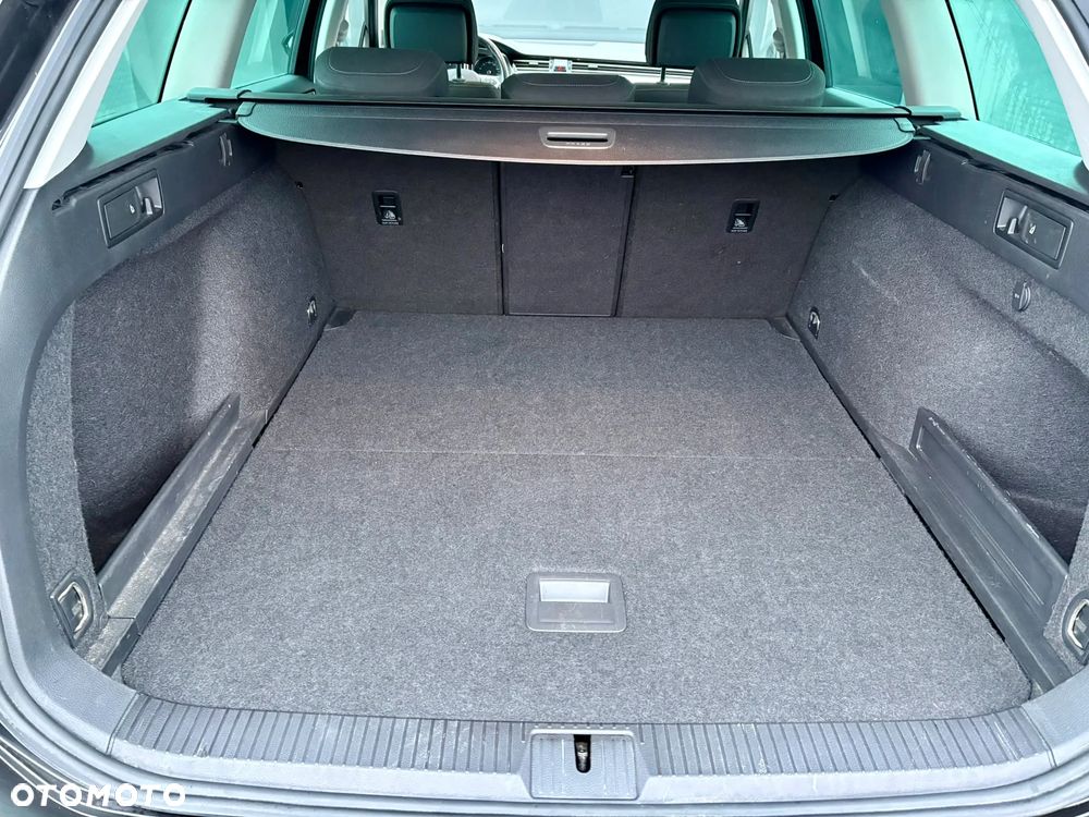 Volkswagen Passat - 19