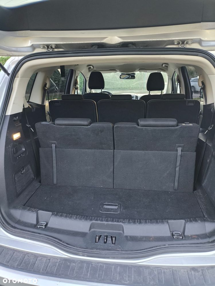 Ford S-Max - 13