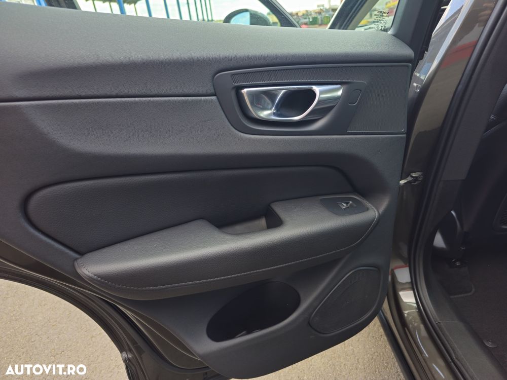 Volvo XC 60 B4 MHEV AWD Inscription - 31