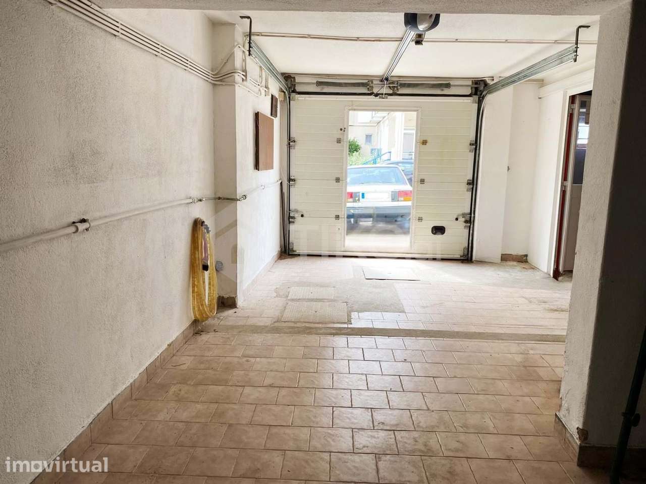 Garagem ampla e multifuncional na Quinta do Conde - Grande imagem: 2/14
