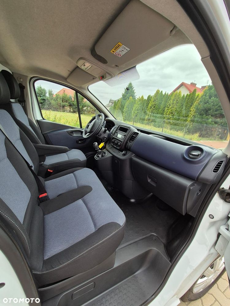 Opel Vivaro 2017r LONG 180tys km webasto super stan - 27