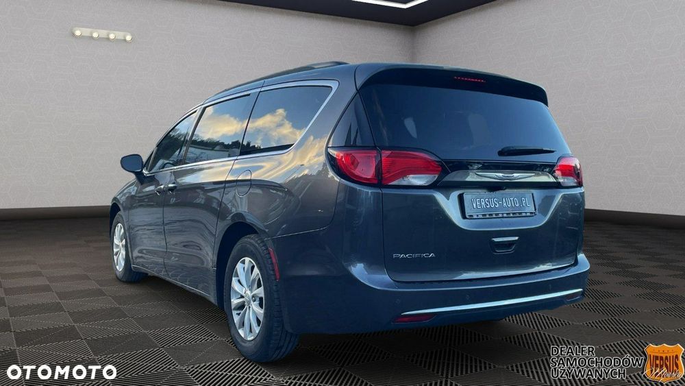 Chrysler Pacifica - 5