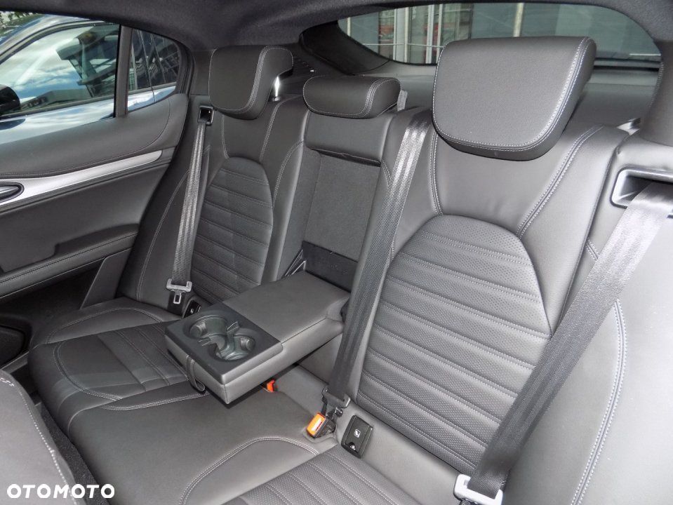 Alfa Romeo Stelvio - 16