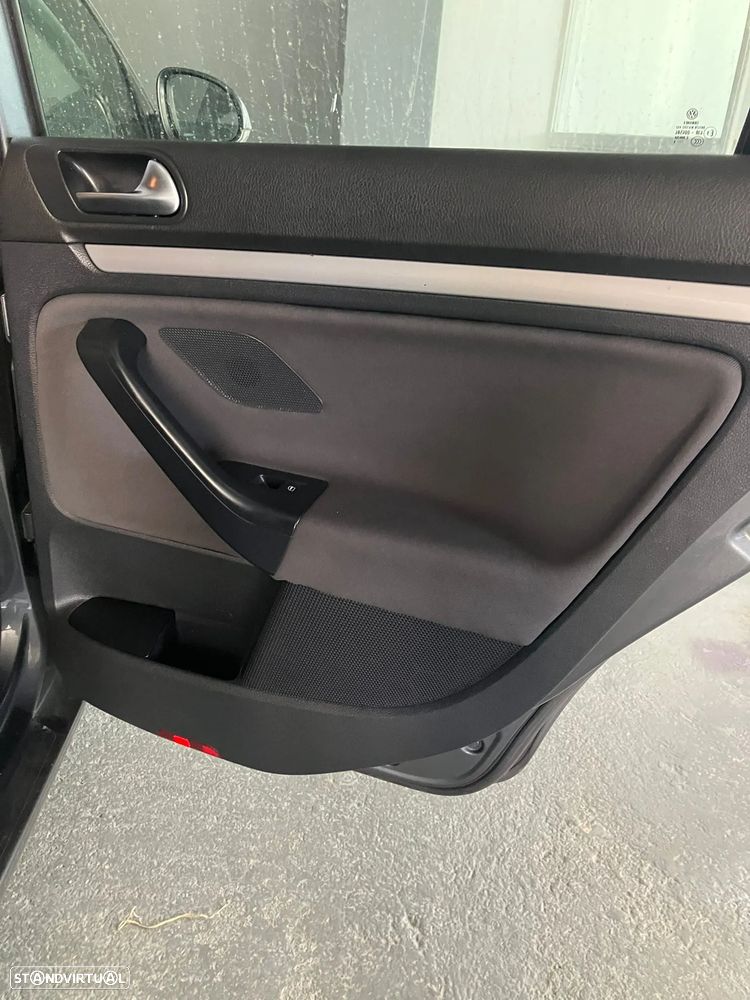 VW Golf Variant 1.6 TDi Confortline - 12