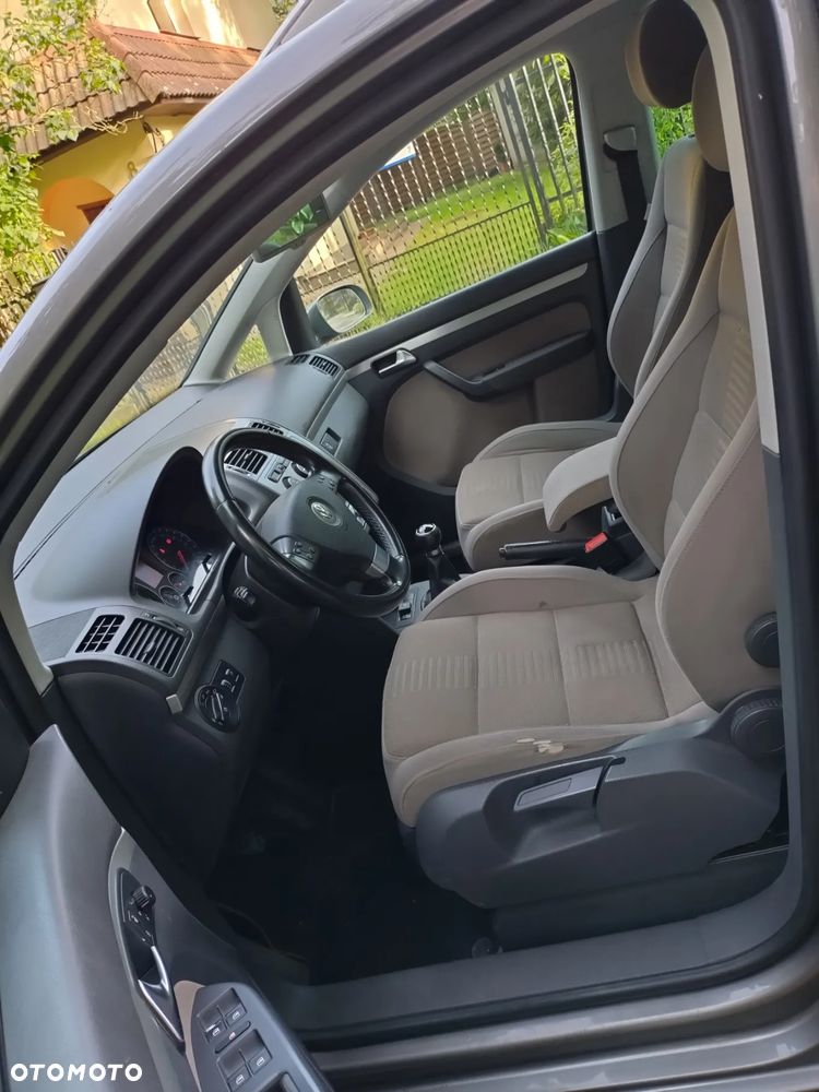 Volkswagen Touran - 8