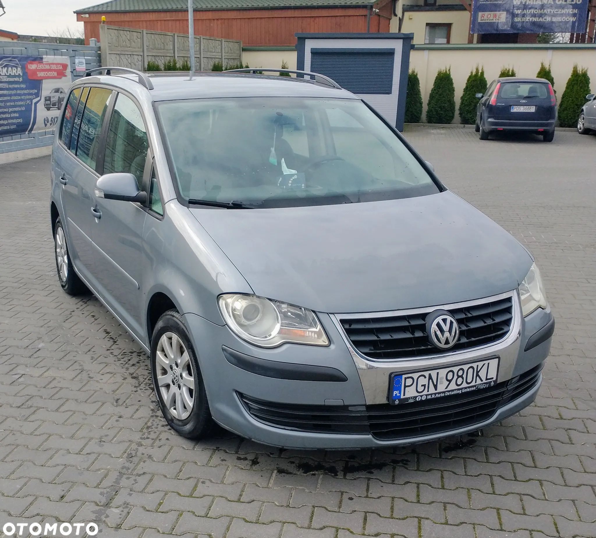 Volkswagen Touran - 1
