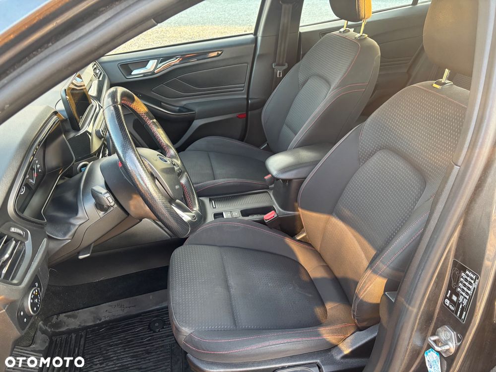Ford Focus 1.5 EcoBoost ST-Line - 9