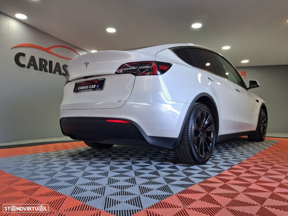 Tesla Model Y - 9
