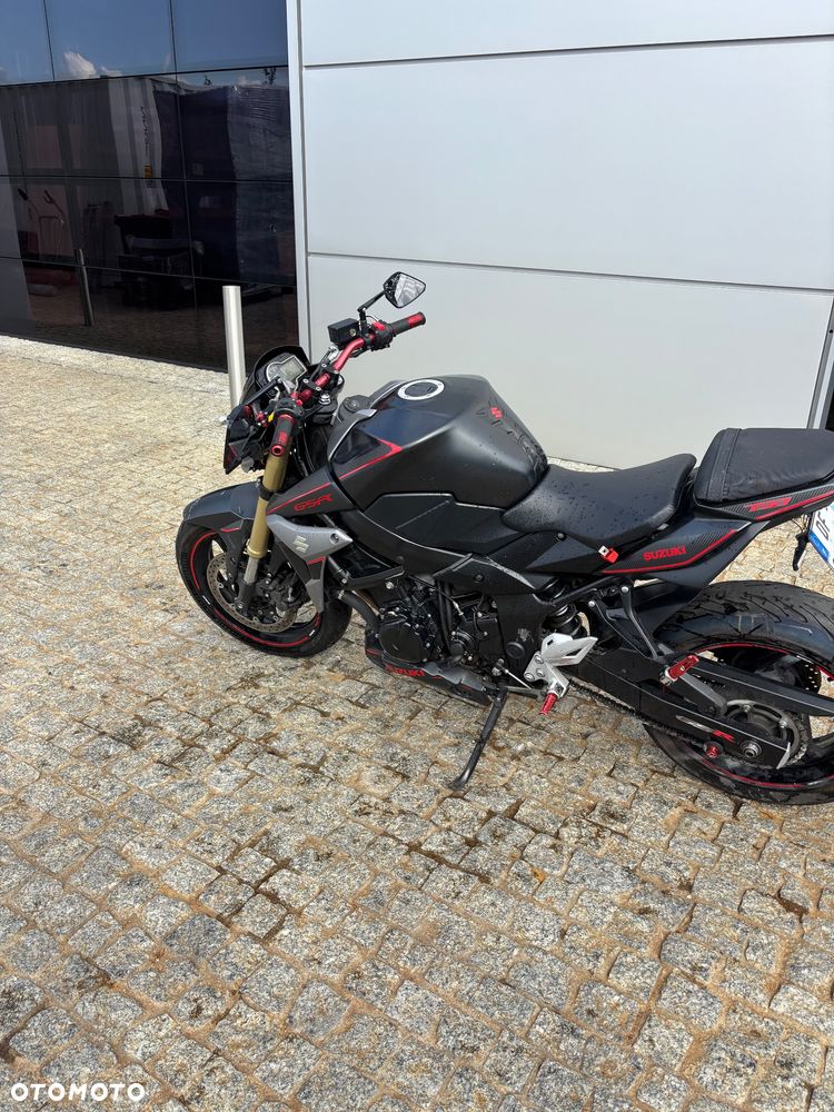 Suzuki GSR - 5