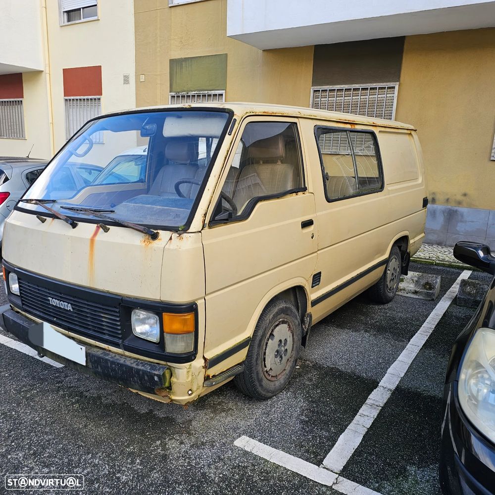 Toyota HiAce - 1