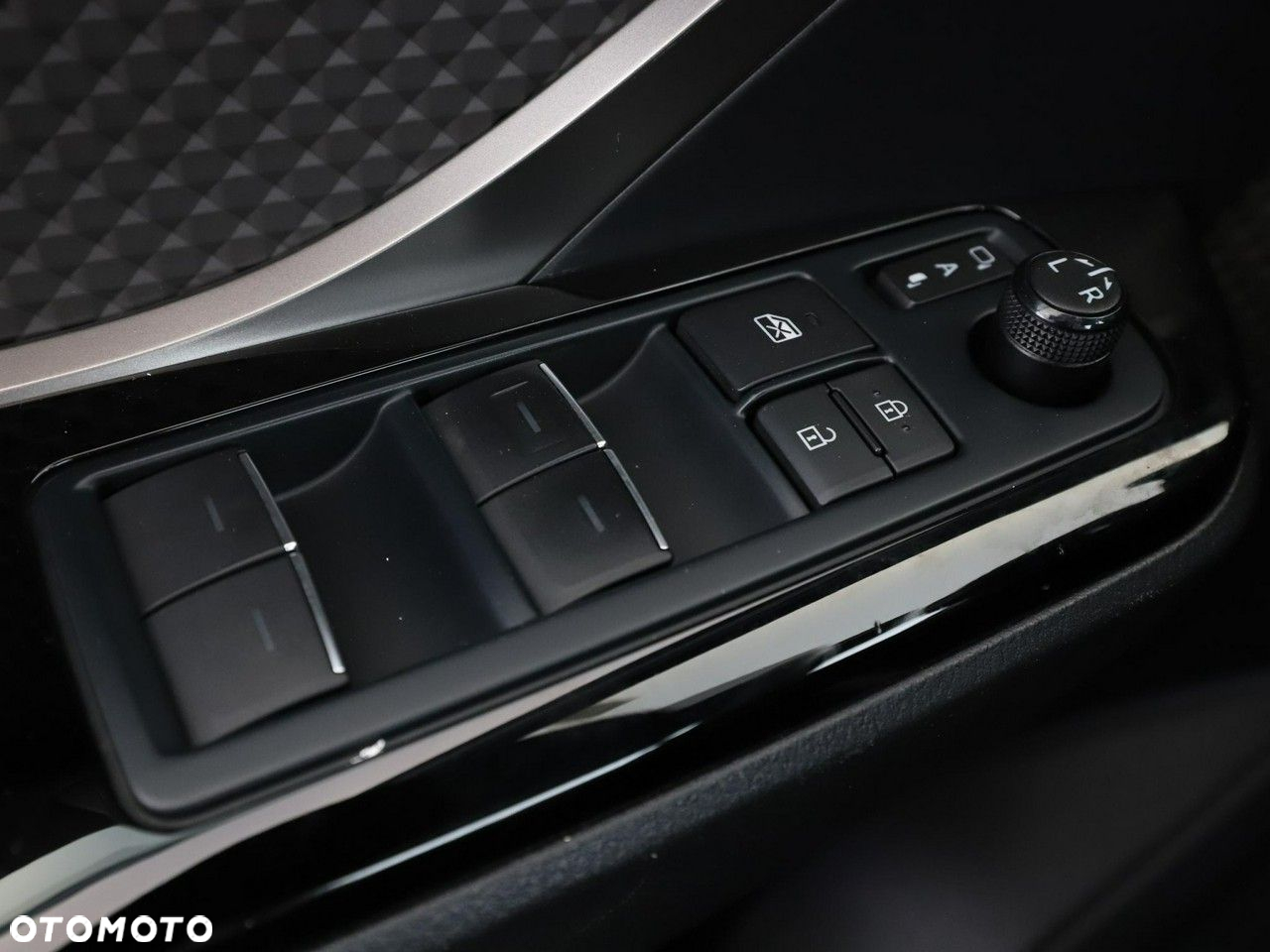 Toyota C-HR Hybrid Lounge - 33