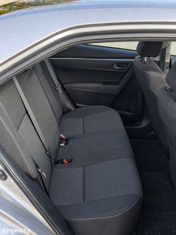 Toyota Corolla 1.6 Premium + - 9