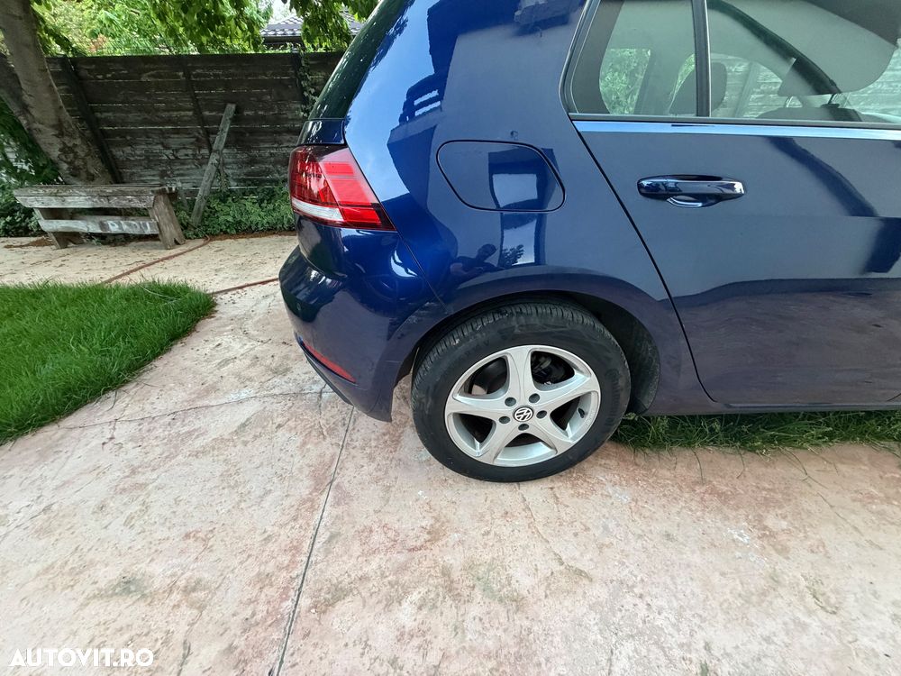 Volkswagen Golf - 6