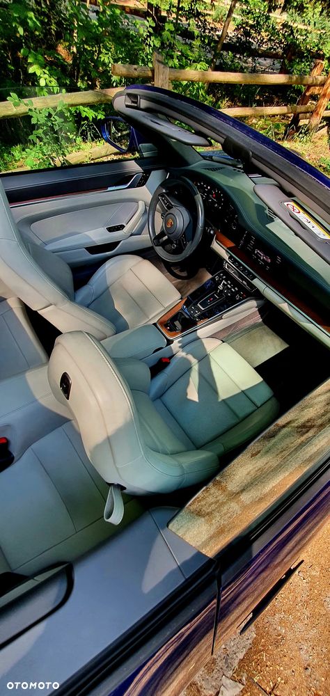 Porsche 911 Carrera 4 - 9