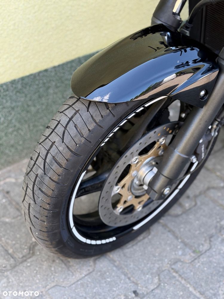 Suzuki GSR - 29