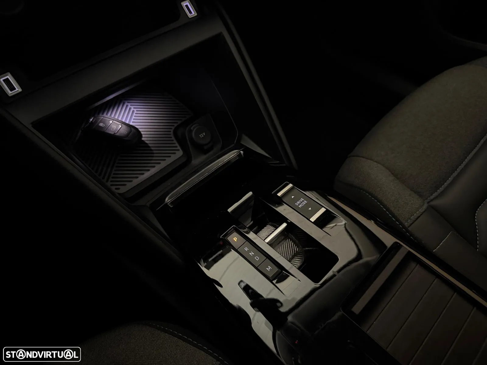 Citroën C4 1.5 BlueHDi Shine Pack EAT8 - 26