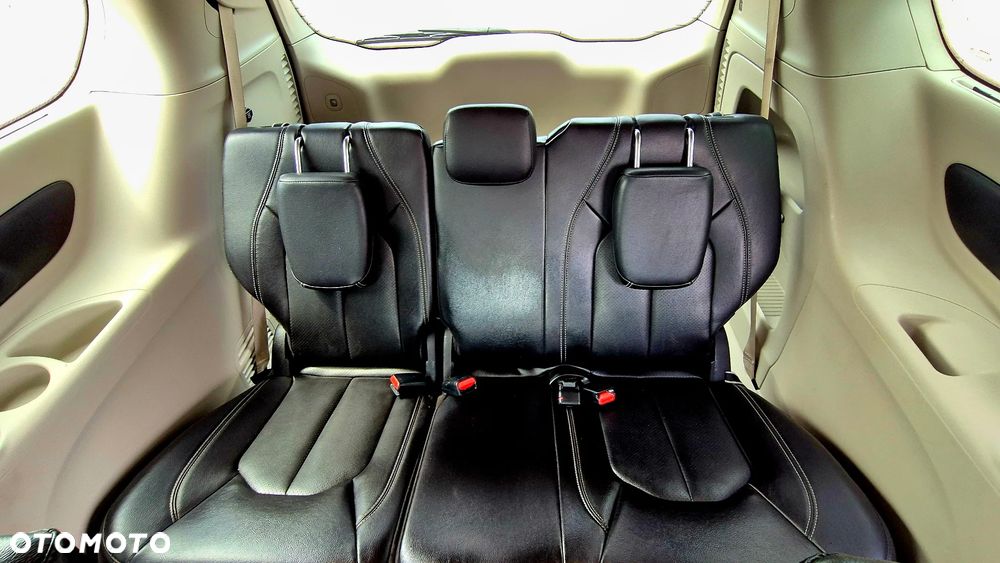 Chrysler Pacifica - 8
