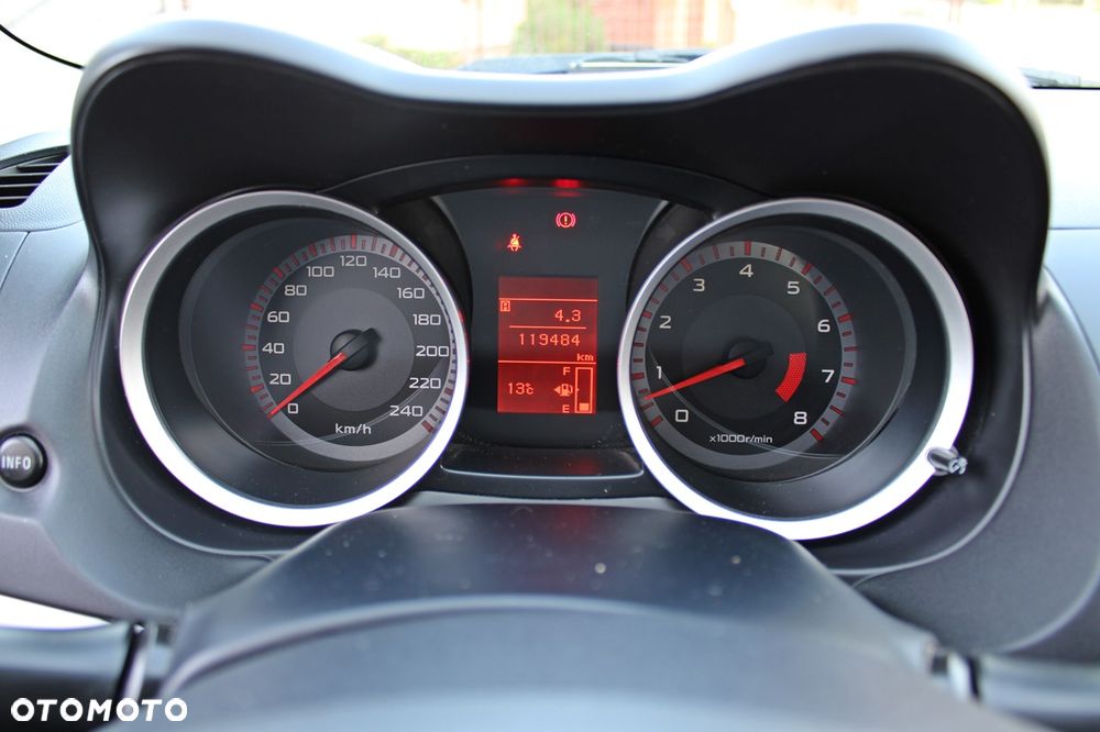 Mitsubishi Lancer 1.8 Intense - 29