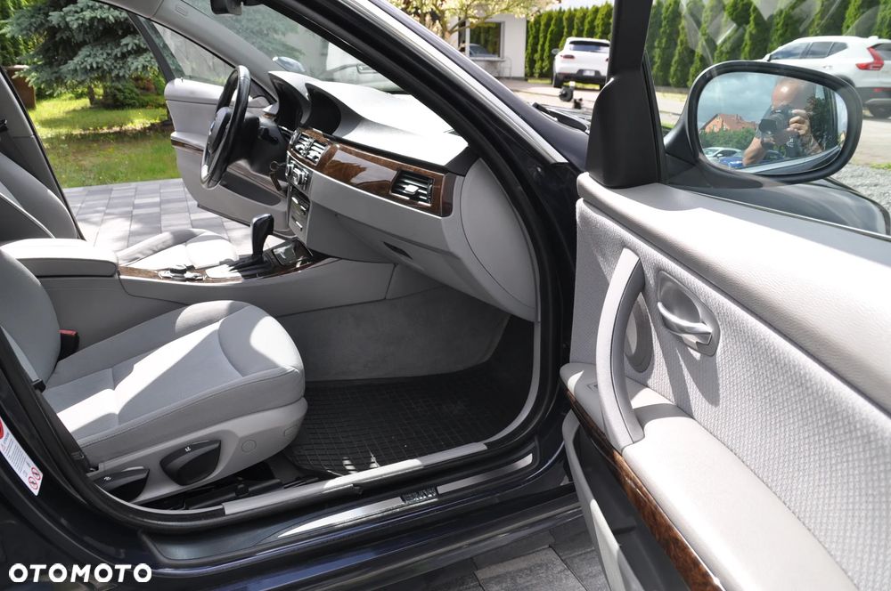 BMW Seria 3 330d xDrive DPF Edition Sport - 15