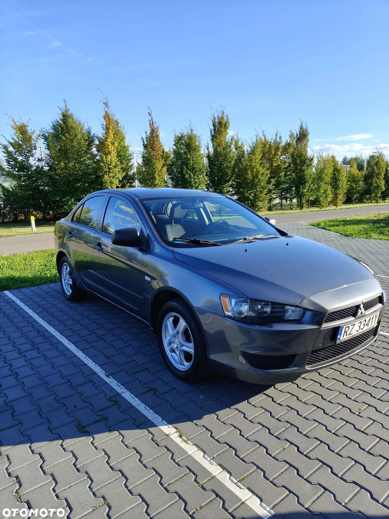 Mitsubishi Lancer 1.5 Invite - 1