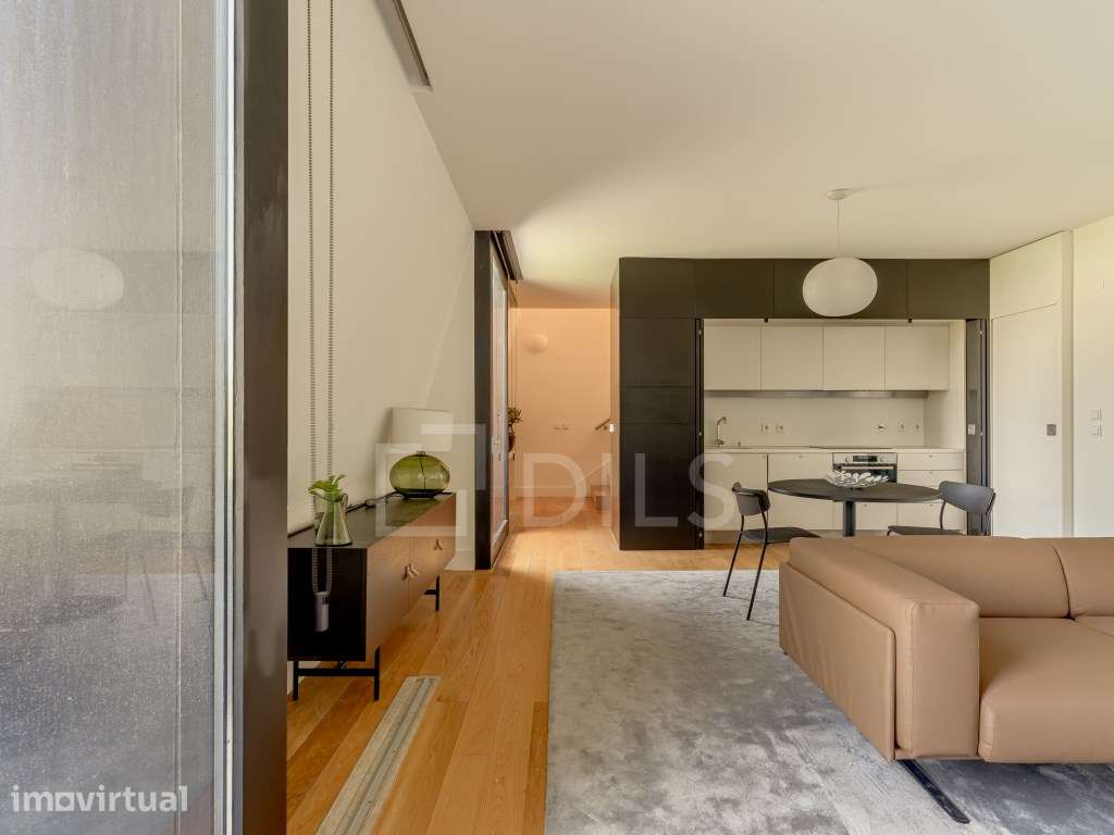 Apartamento T1 duplex com varandas, na Av. da Liberdade - Grande imagem: 2/20