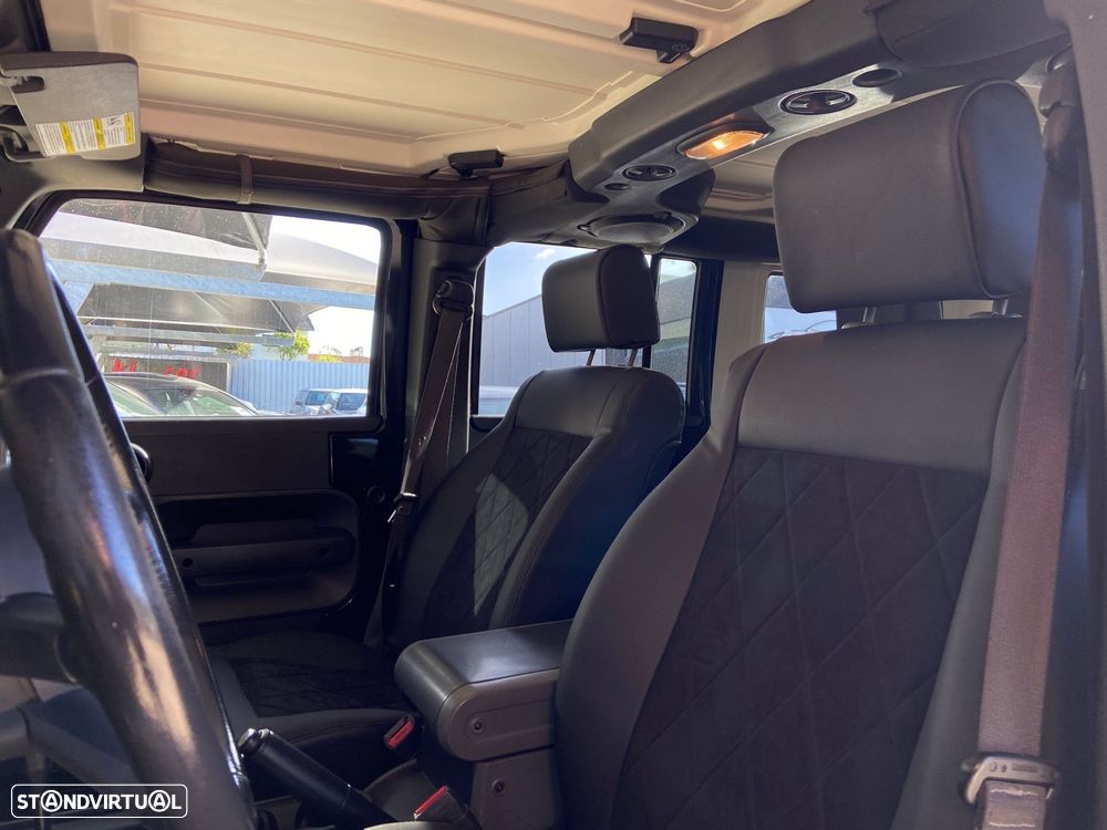 Jeep Wrangler Unlimited 2.8 CRD DPF Auto Sahara - 11