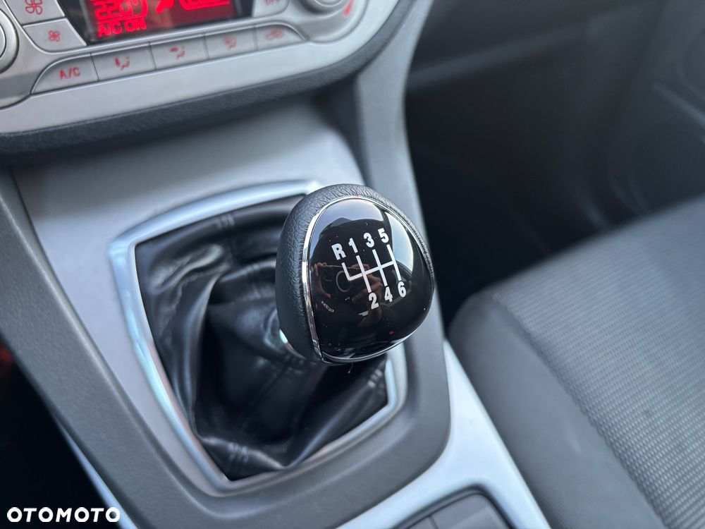Ford Kuga - 15