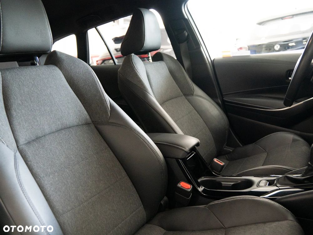 Toyota Corolla 2.0 Hybrid Comfort - 29