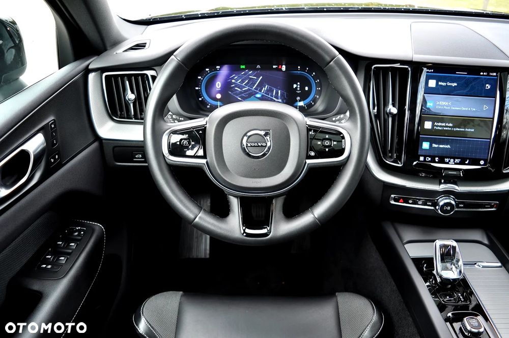 Volvo XC 60 B4 B Plus Dark - 19