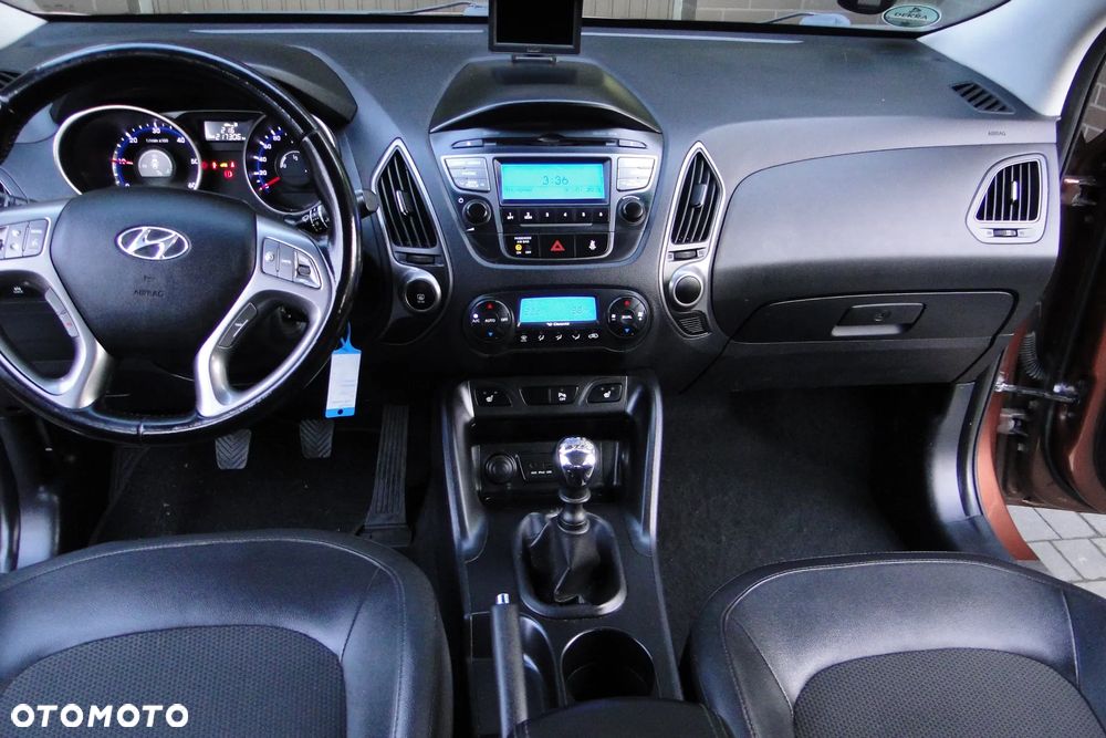 Hyundai ix35 2.0 CRDi 4WD Fifa World Cup Gold Edition - 12