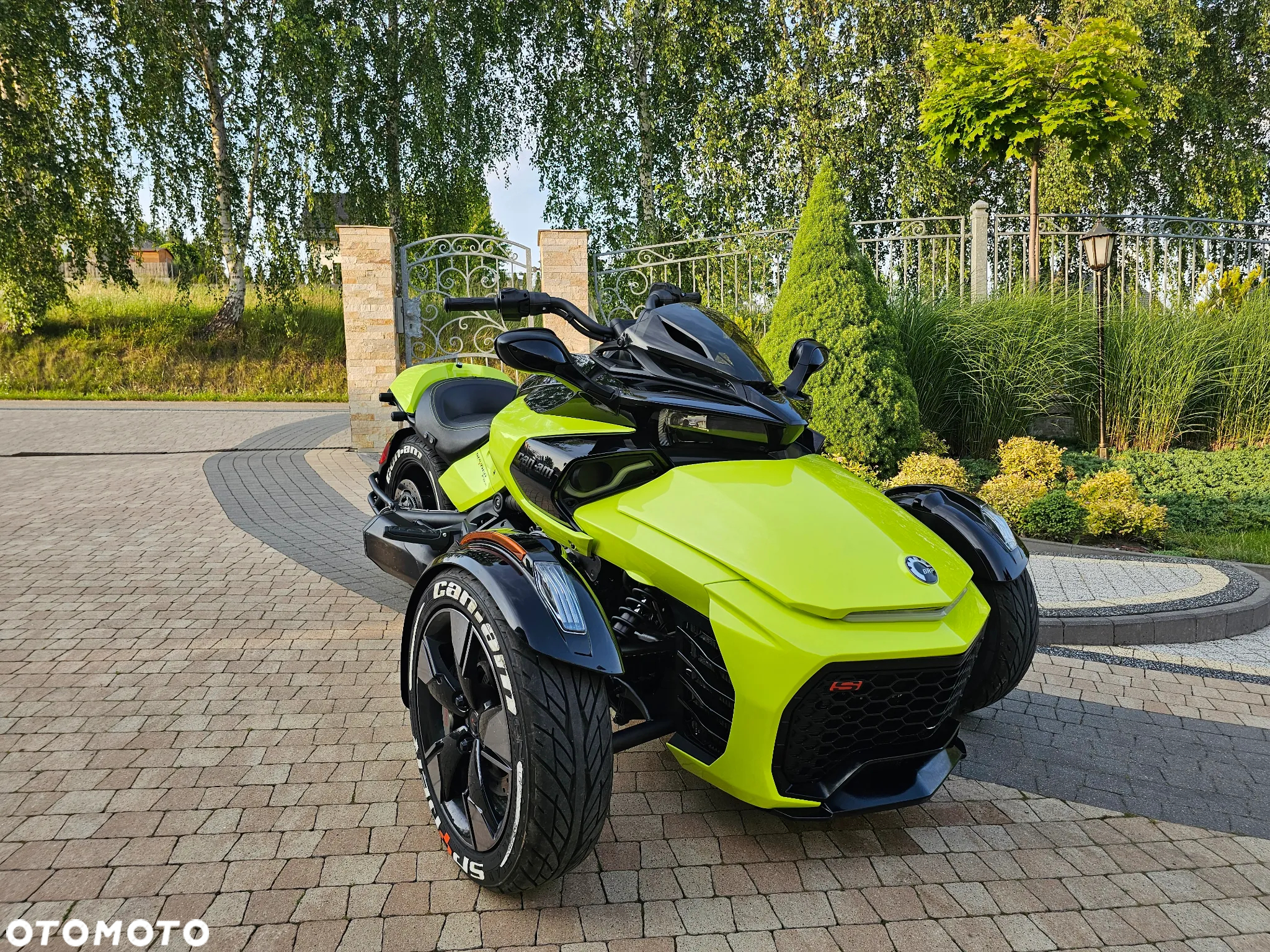 Can-Am Spyder - 12