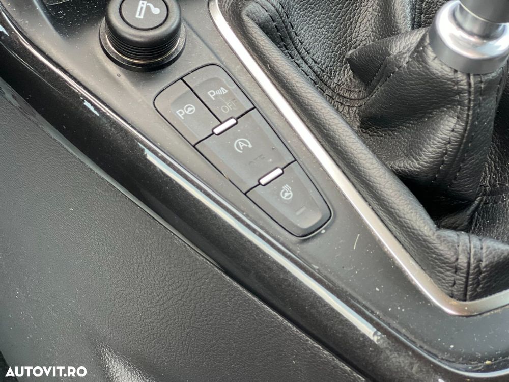 Ford Focus 1.5 EcoBoost Titanium Business - 16