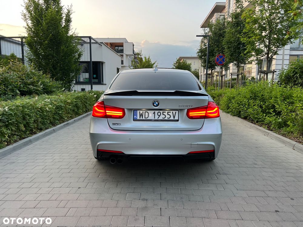BMW Seria 3 330i - 7