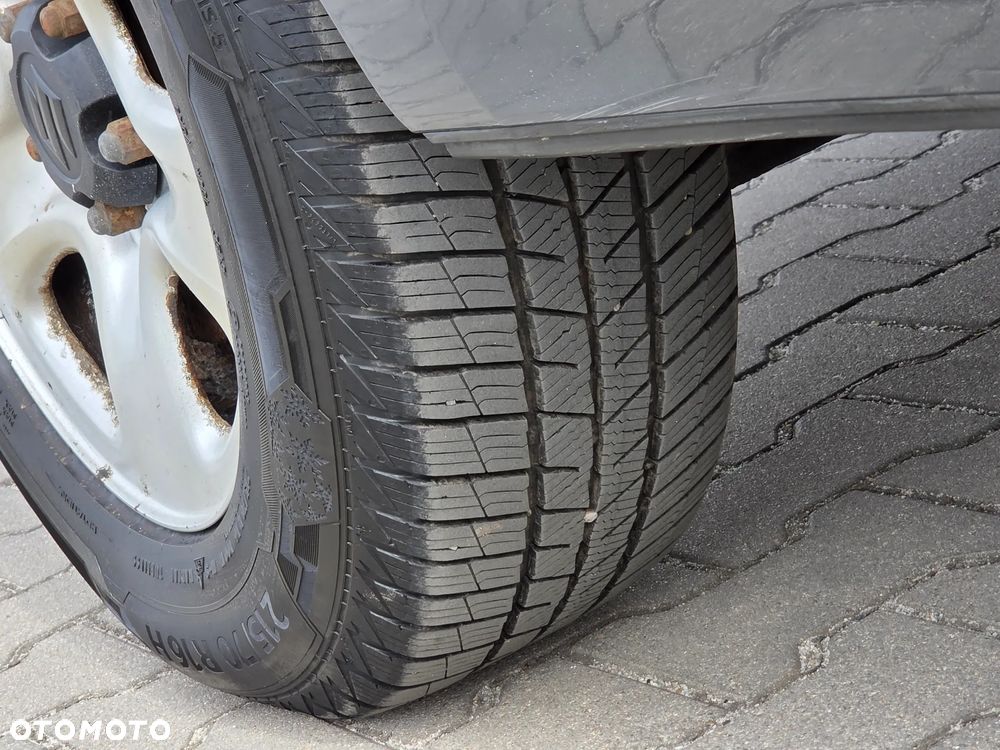 Suzuki Grand Vitara 1.9 DDiS Comfort DPF Family - 40