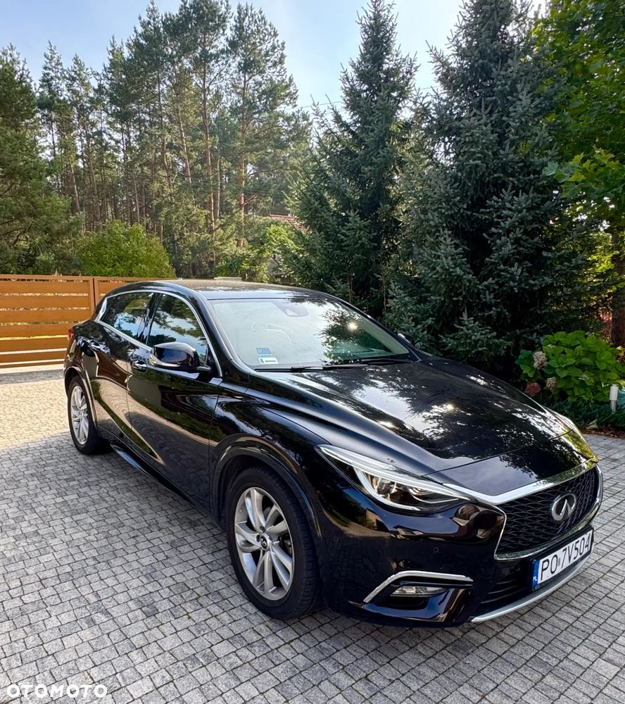 Infiniti Q30 - 1
