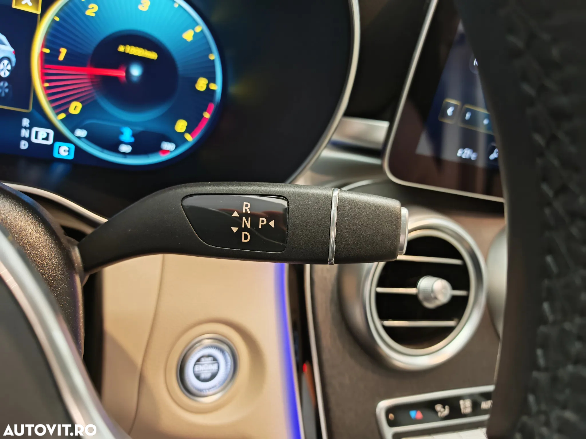 Mercedes-Benz GLC 300 d 4MATIC - 25
