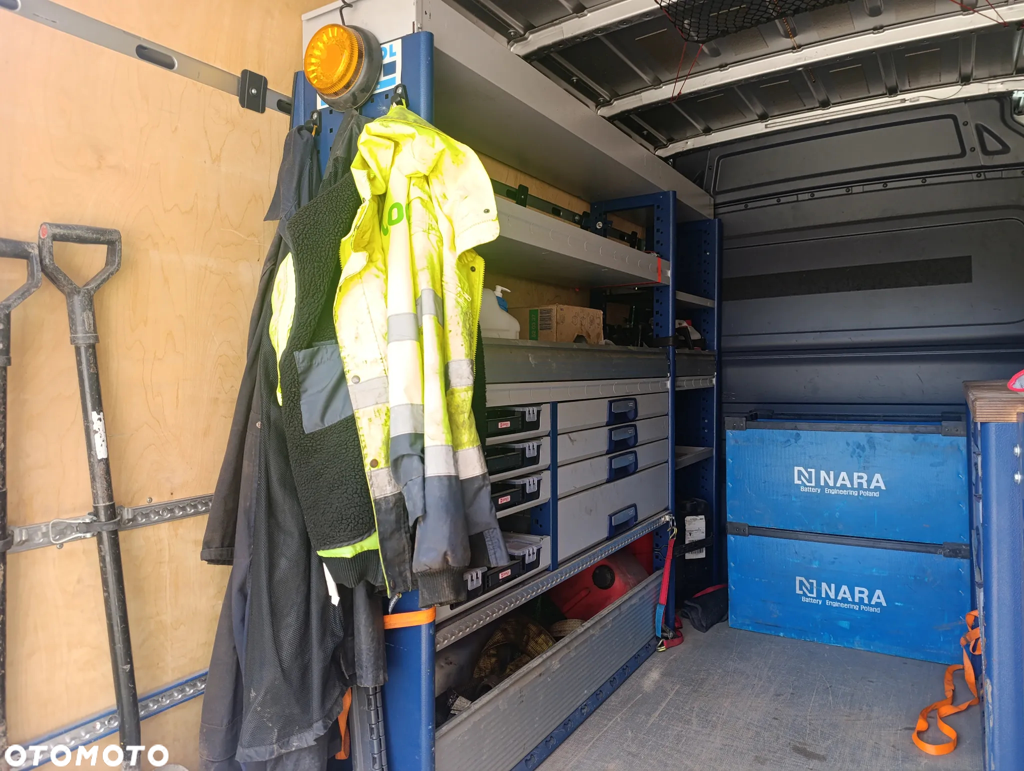 Mercedes-Benz Sprinter - 12