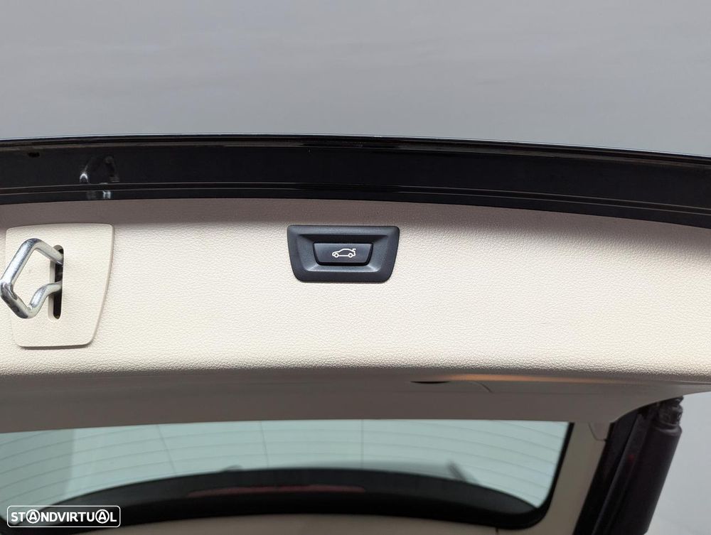 BMW 320 d Auto Line Luxury - 25