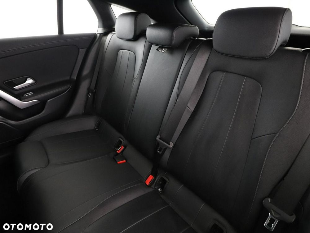 Mercedes-Benz CLA 180 Progressive - 18