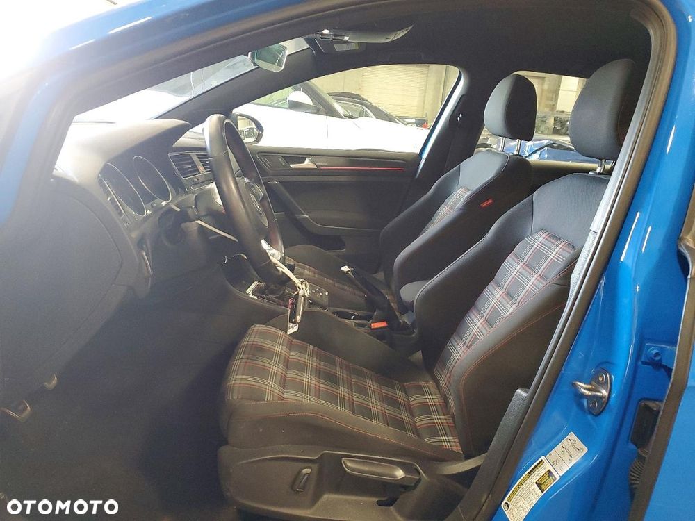 Volkswagen Golf - 7