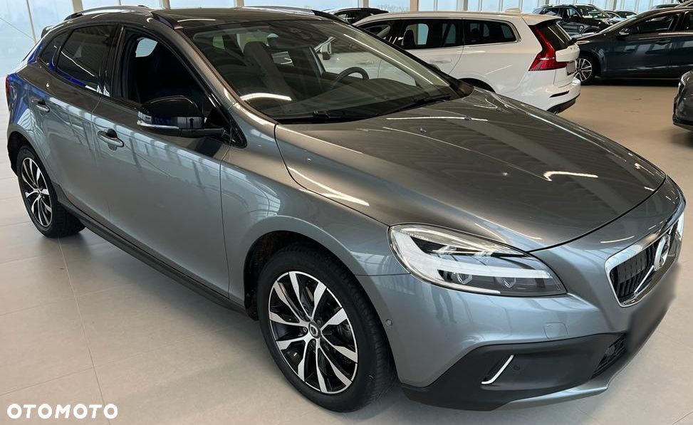 Volvo V40 Cross Country - 1