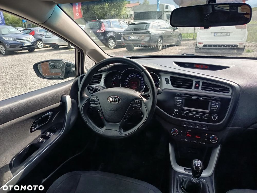 Kia Ceed 1.4 CVVT Fifa World Cup Edition - 15