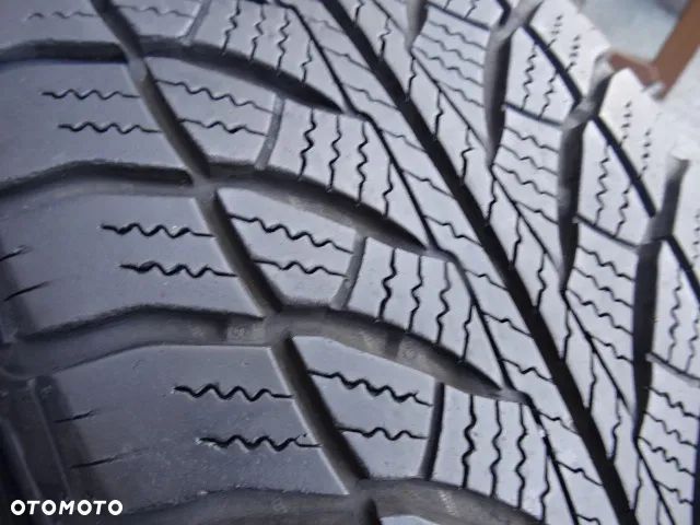 205/60/R16 92H GOODYEAR ULTRA GRIP 8 - 5