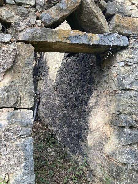 Terreno com duas ruinas - Grande imagem: 2/11