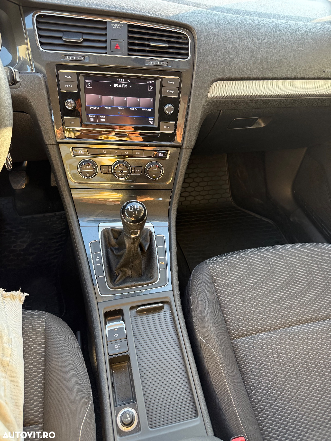 Volkswagen Golf 1.6 TDI Highline - 22