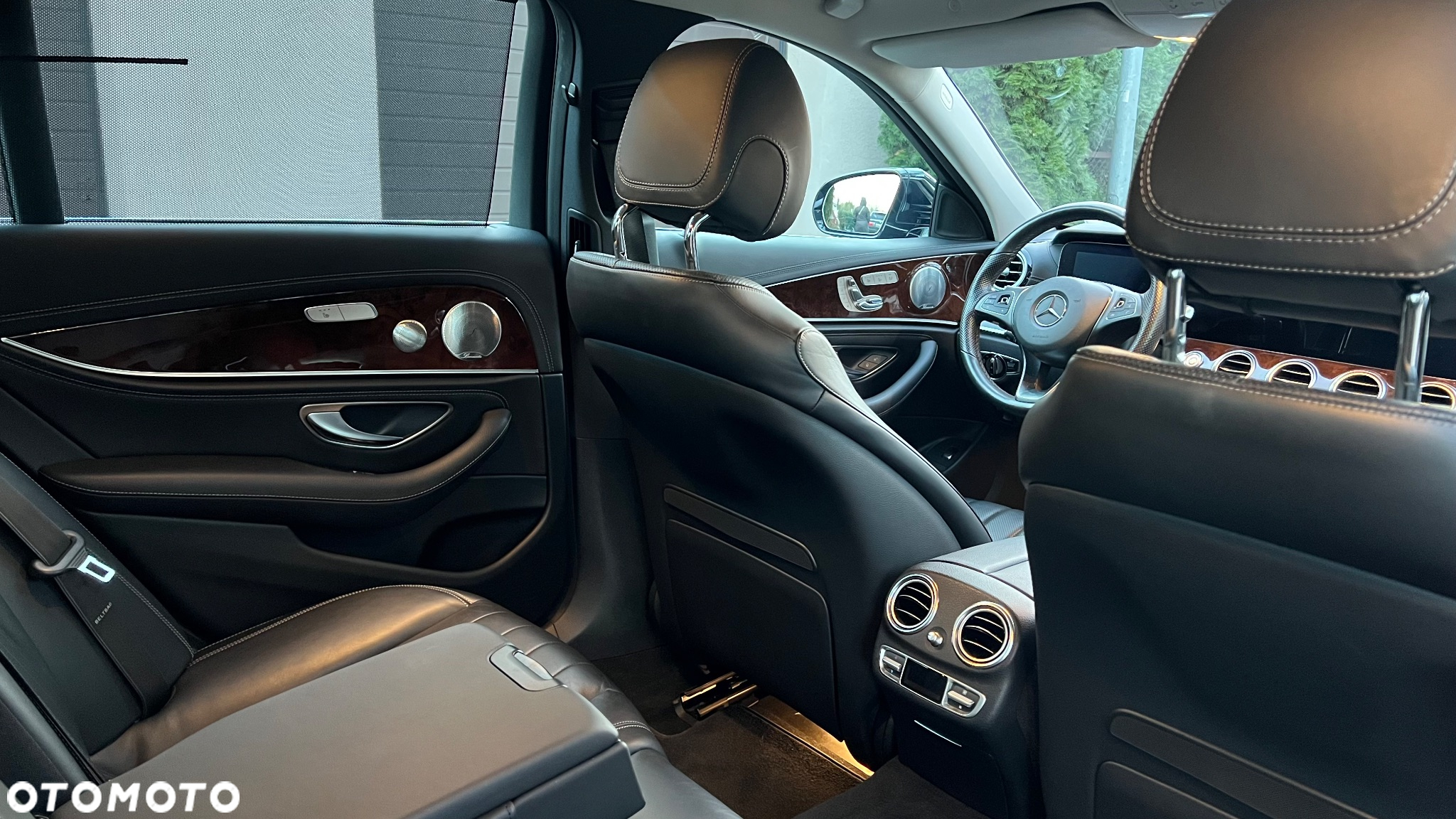 Mercedes-Benz Klasa E 400 4-Matic 9G-TRONIC - 16